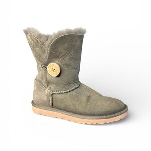 UGG Australia Women’s Bailey Button Boots Eucalyptus Spray Sheepskin Size 5